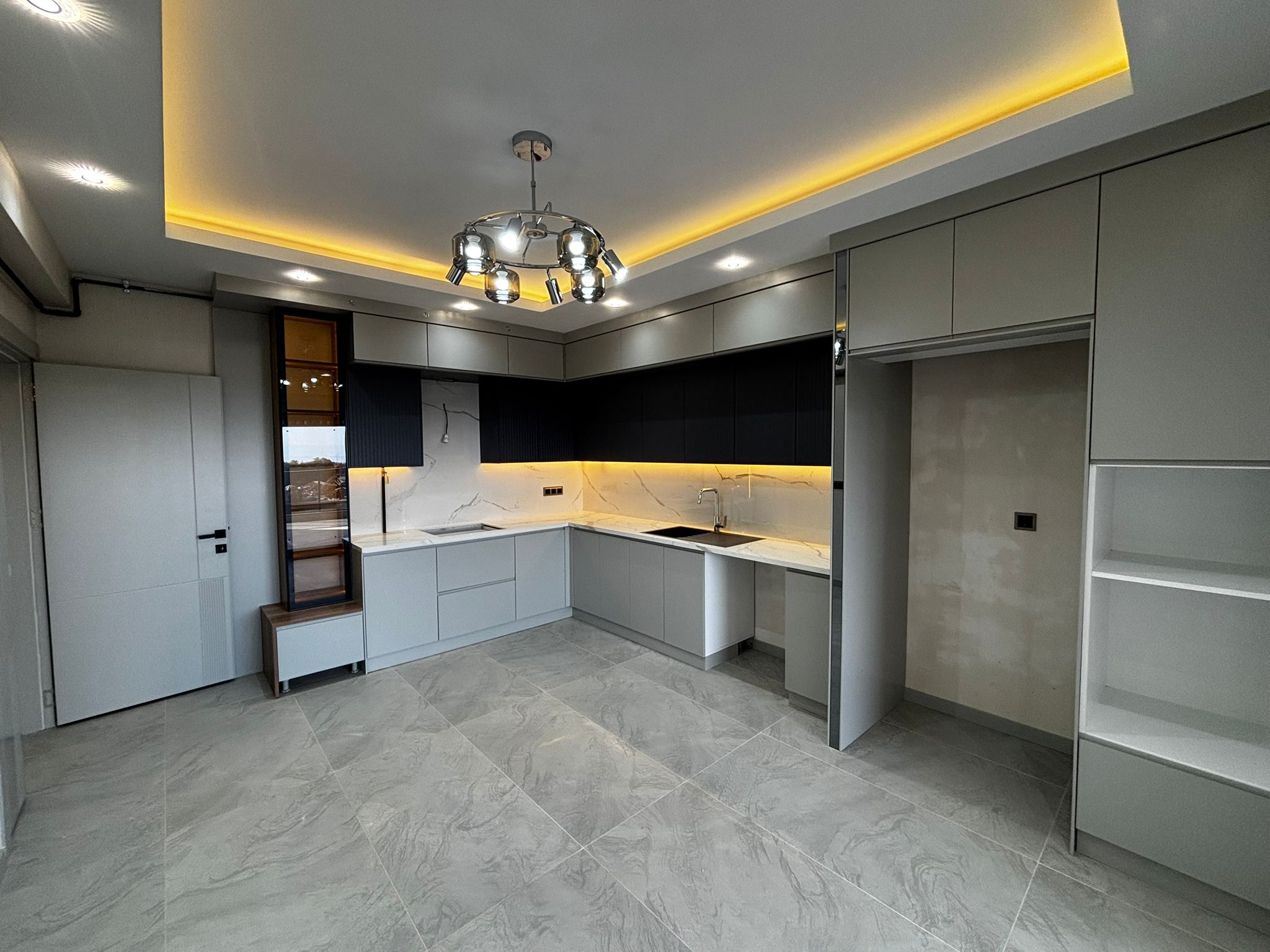 GÖVEÇLİKTE ÖZEL TASARIM ANAHTAR TESLİM 3+1 DAİRLER